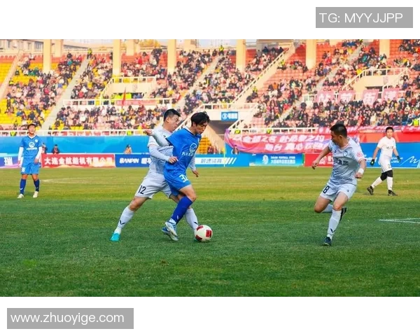 成都足球队的默契配合与战术解析探讨足球魅力与团队精神的结合